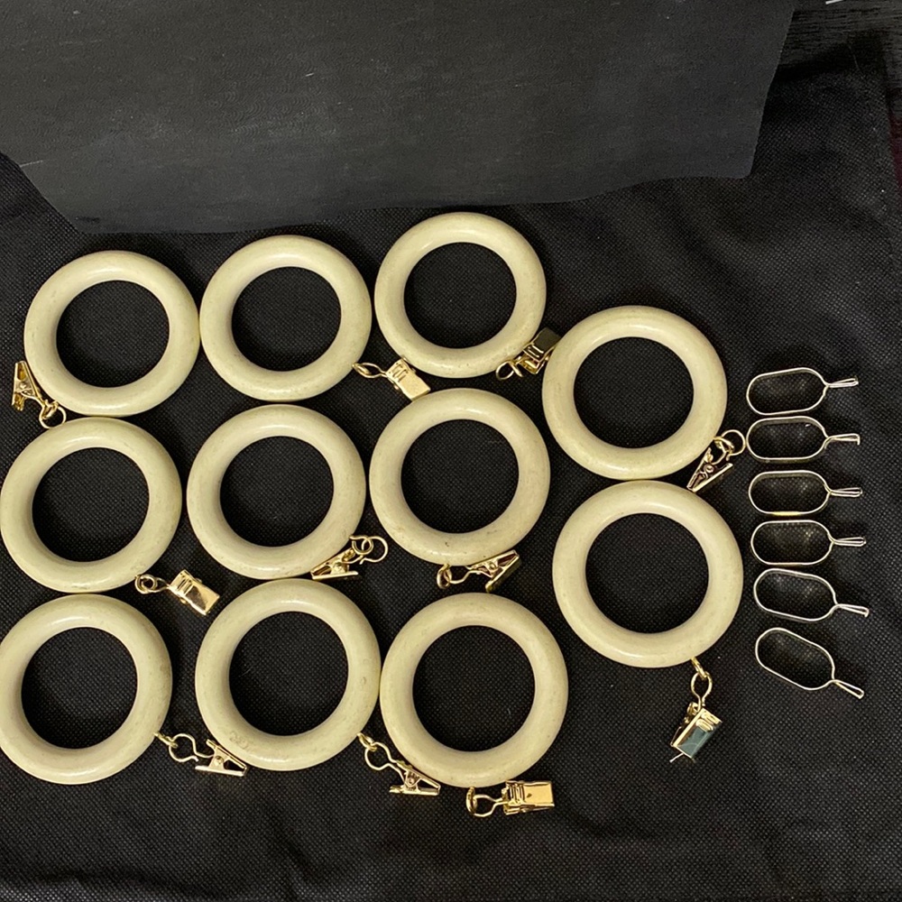 Vintage Perfect Order Wood Curtain Rings with Clips in white wash Finish